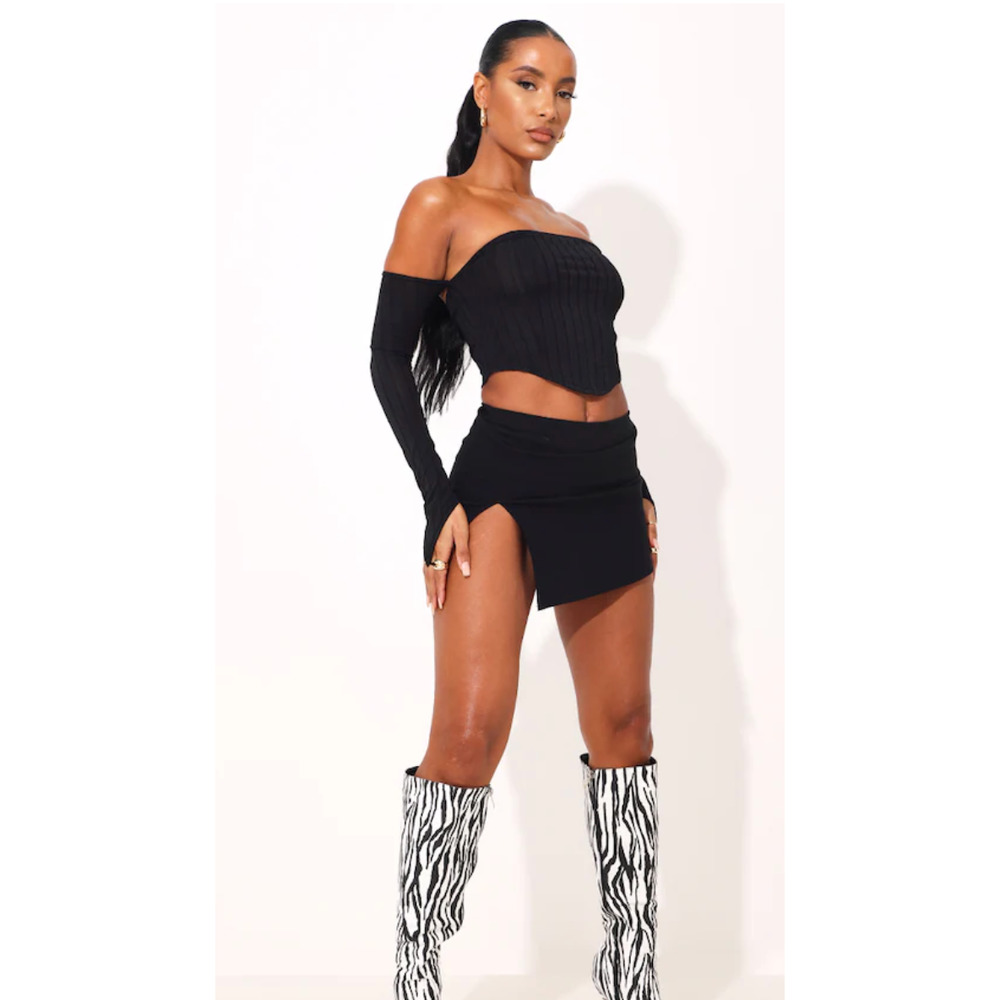 *NWT* Pretty Little Thing Black Stretchy Mini Skirt with Side Slit Size US Sz 6